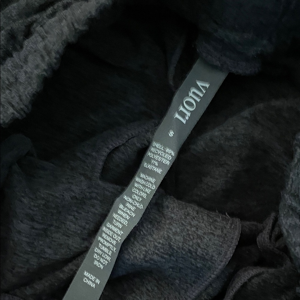 Vuori Men’s Small Charcoal Jogger Pants - Picture 2 of 6